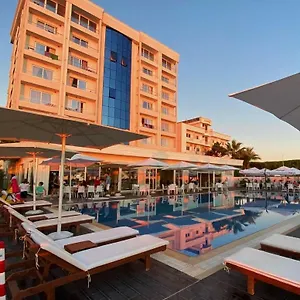 Resort Blumare, Spille